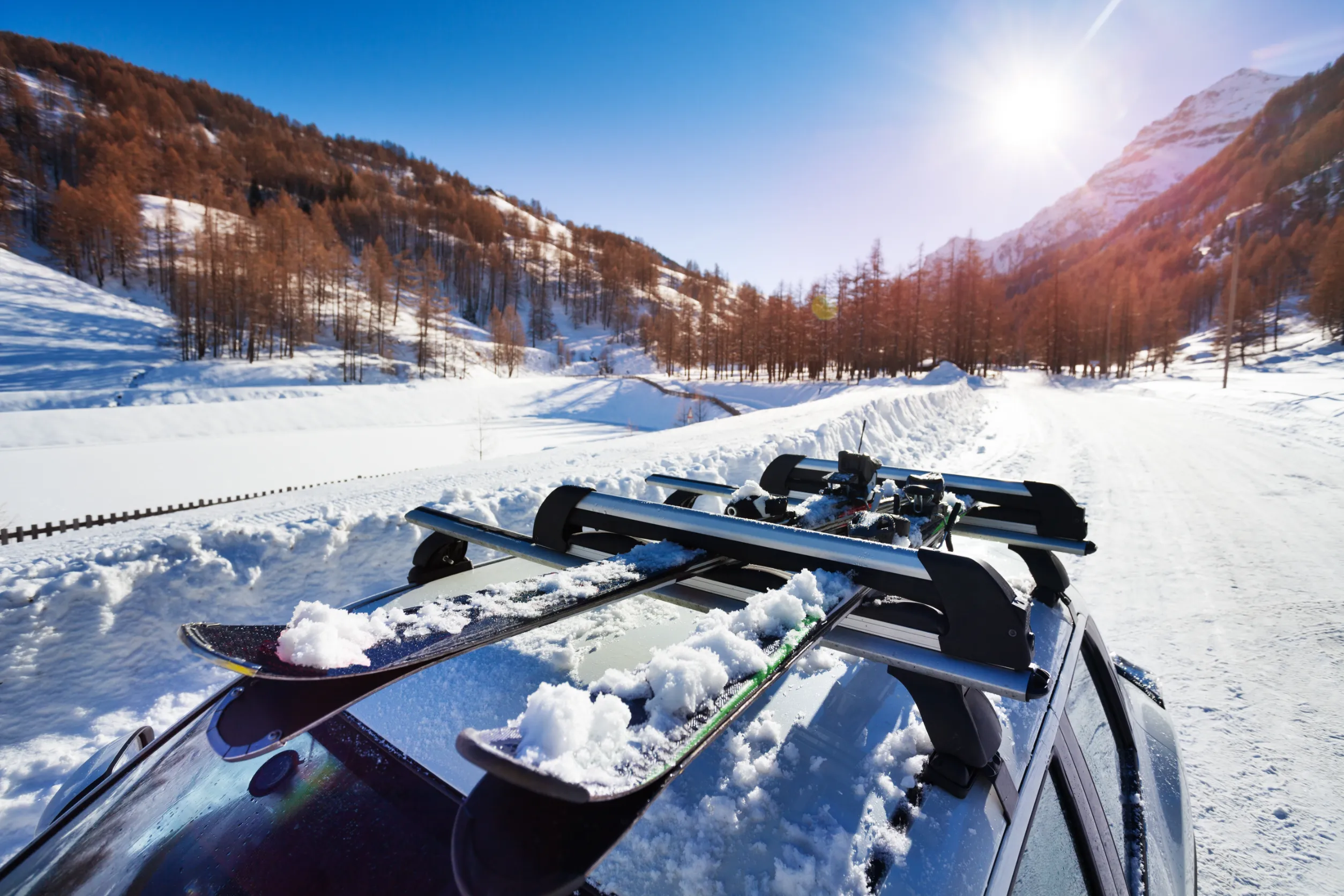 Porte ski attelage ou barres de toit pour le transport de vos skis ?