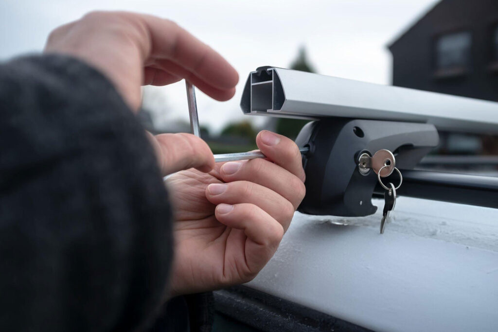 Faut-il démonter ses barres de toit après l’été ?